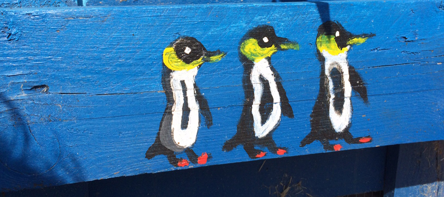 Gemeinschaftsgarten Donaukanal blaues Hochbeet 3 Pinguine